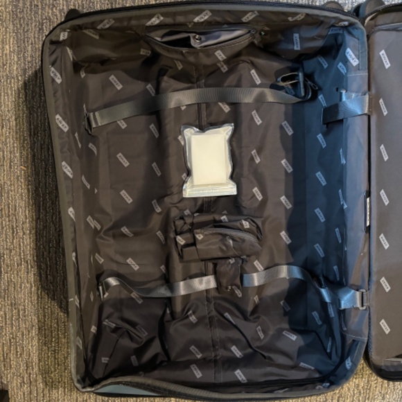 AWAY Medium Flex checked suitcase - Picture 6 of 8